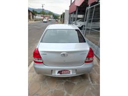 TOYOTA - ETIOS - 2014/2015 - Prata - R$ 45.900,00