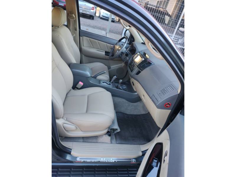 TOYOTA - HILUX SW4 - 2013/2013 - Azul - R$ 139.900,00