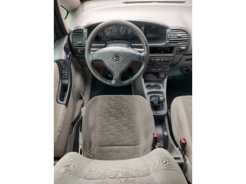 CHEVROLET - ZAFIRA - 2002/2002 - Cinza - R$ 17.900,00