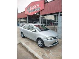 TOYOTA - ETIOS - 2014/2015 - Prata - R$ 45.900,00