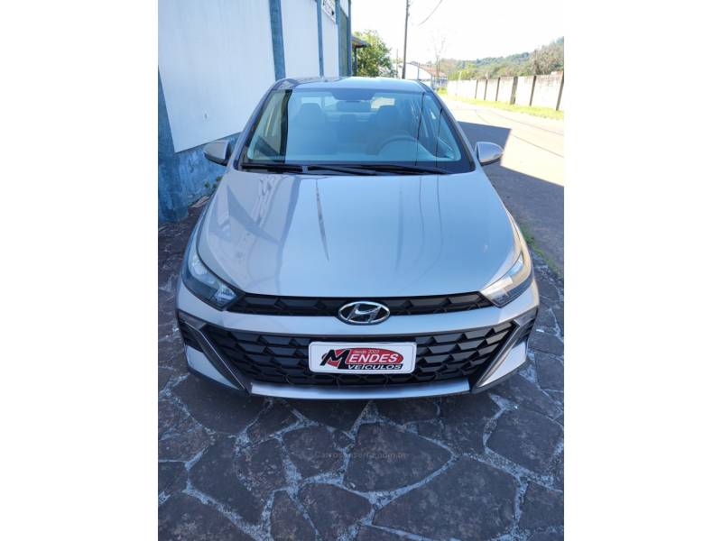 HYUNDAI - HB20S - 2022/2023 - Prata - R$ 75.900,00