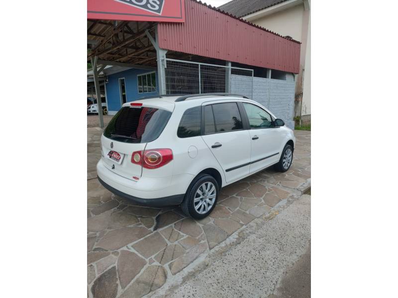 VOLKSWAGEN - SPACEFOX - 2009/2010 - Branca - R$ 35.900,00