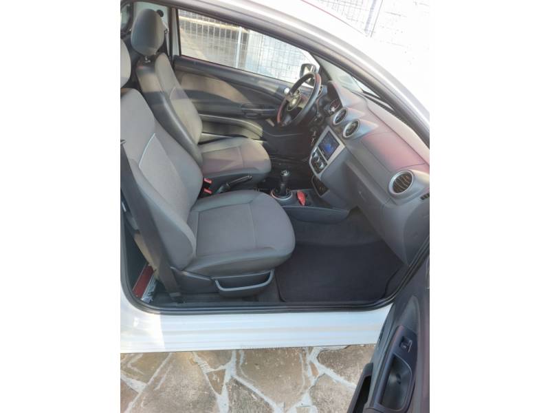 VOLKSWAGEN - SAVEIRO - 2011/2011 - Branca - R$ 42.900,00