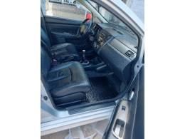 NISSAN - TIIDA - 2012/2014 - Prata - R$ 41.900,00