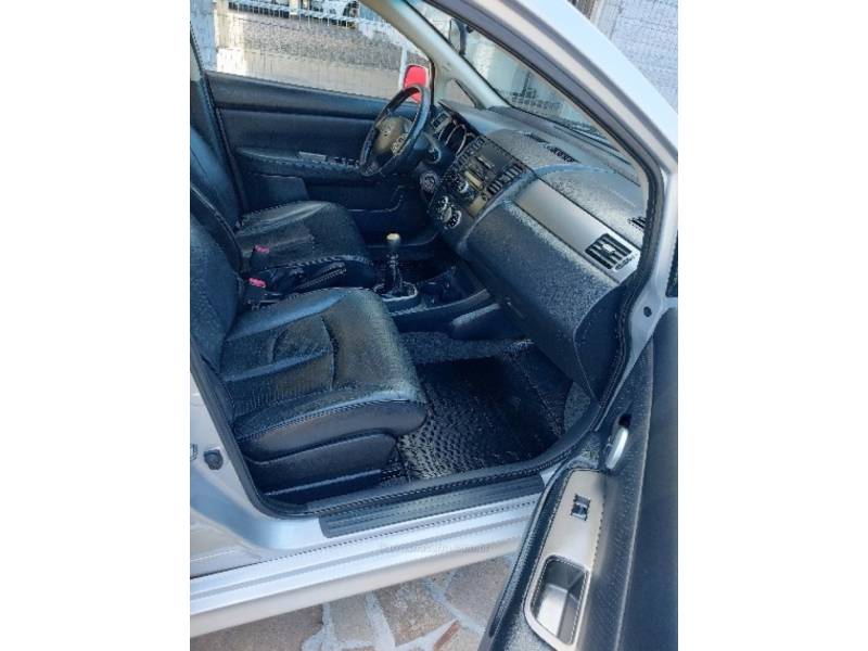 NISSAN - TIIDA - 2012/2014 - Prata - R$ 41.900,00