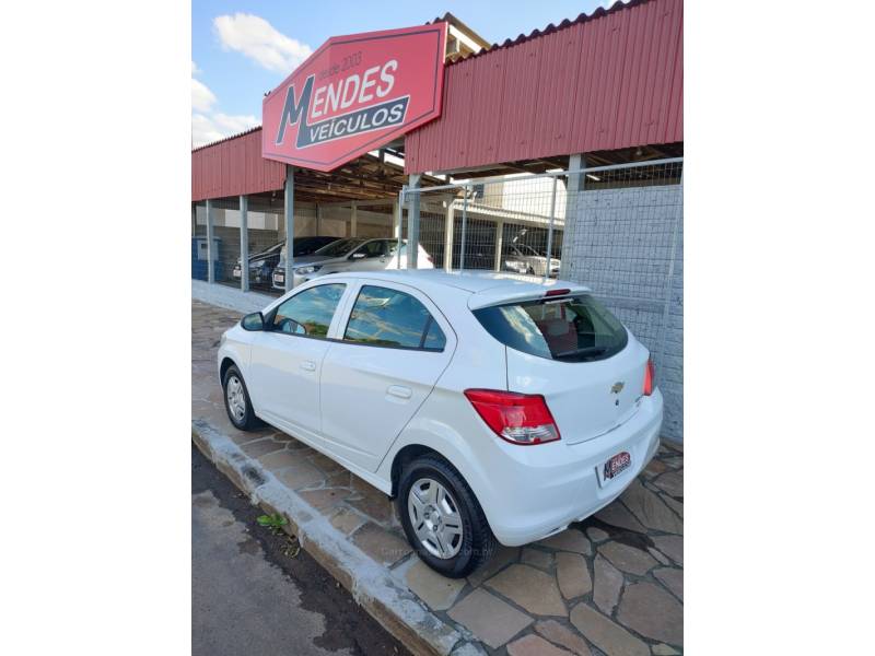 CHEVROLET - ONIX - 2016/2016 - Branca - R$ 48.900,00