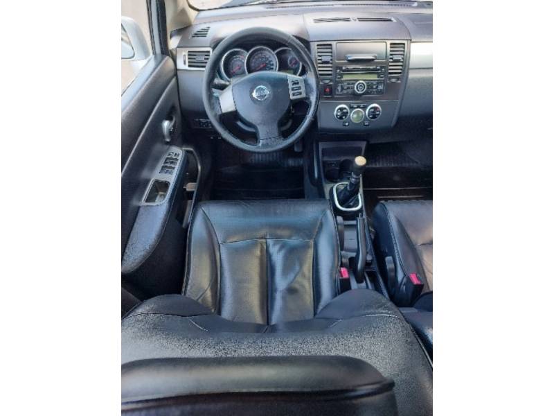 NISSAN - TIIDA - 2012/2014 - Prata - R$ 41.900,00