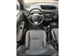 TOYOTA - ETIOS - 2014/2015 - Prata - R$ 45.900,00