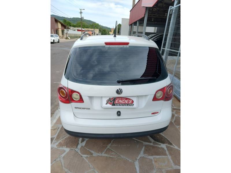VOLKSWAGEN - SPACEFOX - 2009/2010 - Branca - R$ 35.900,00