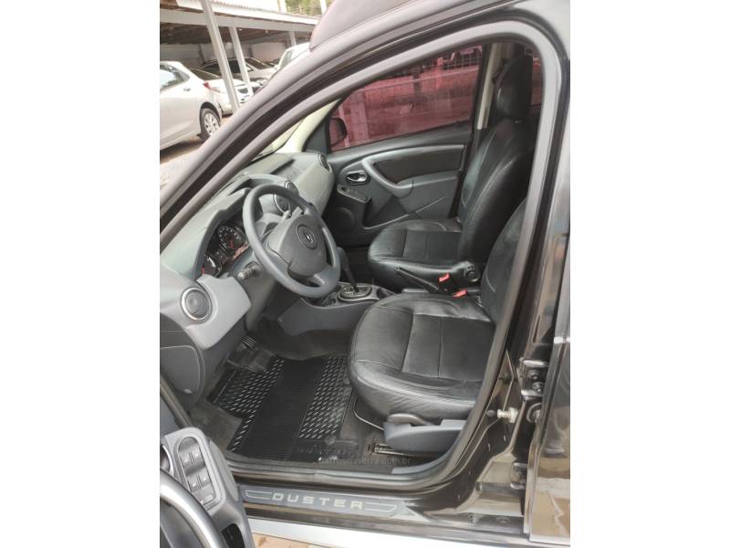 RENAULT - DUSTER - 2014/2015 - Preta - R$ 56.900,00
