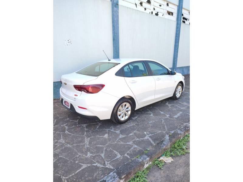 CHEVROLET - ONIX - 2021/2022 - Branca - R$ 75.900,00