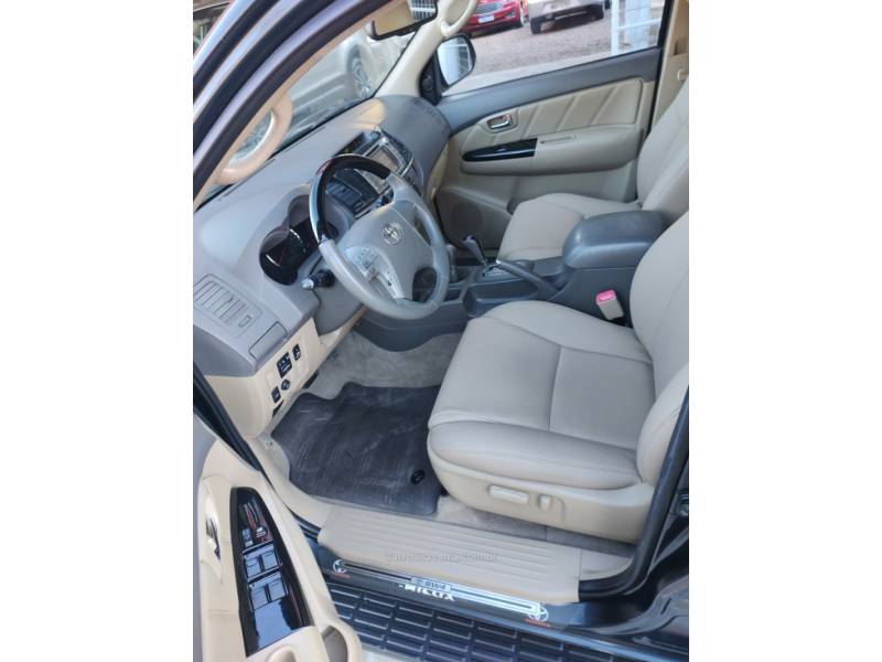 TOYOTA - HILUX SW4 - 2013/2013 - Azul - R$ 139.900,00